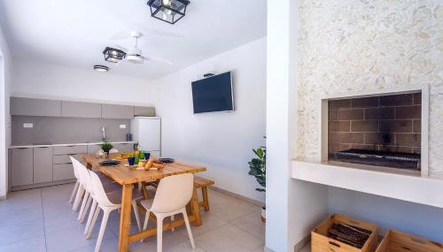 VILLA ALMIC with heated pool, 5 bedrooms, Gaming room, a multi-use playground court - Foto 5