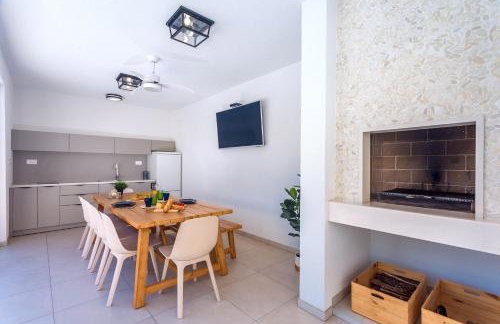 VILLA ALMIC with heated pool, 5 bedrooms, Gaming room, a multi-use playground court - Photo 5