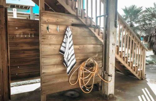 Cozy beach house with ocean views, fire pit and game room - Photo 23