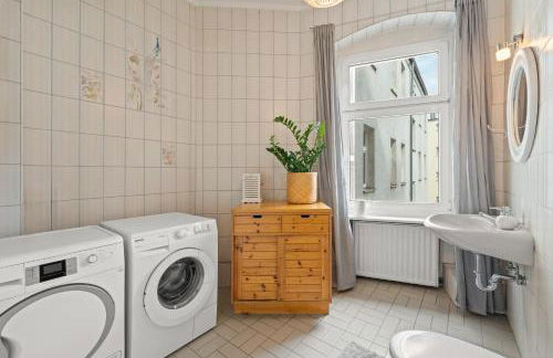 TheWilhelmshavener Group Apartment, group & family friendly, 100m2, 2BR, 1 living room, huge table, ideal for 4 - 6 Guests - Photo 15