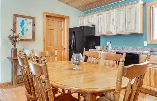 Private Dock, BBQ Ready Lakefront Fifield Home! - Foto 14