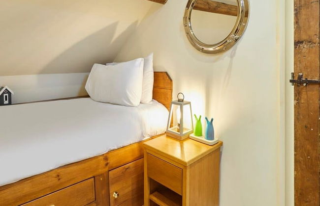 Host Stay Colcott Cottage - Photo 11