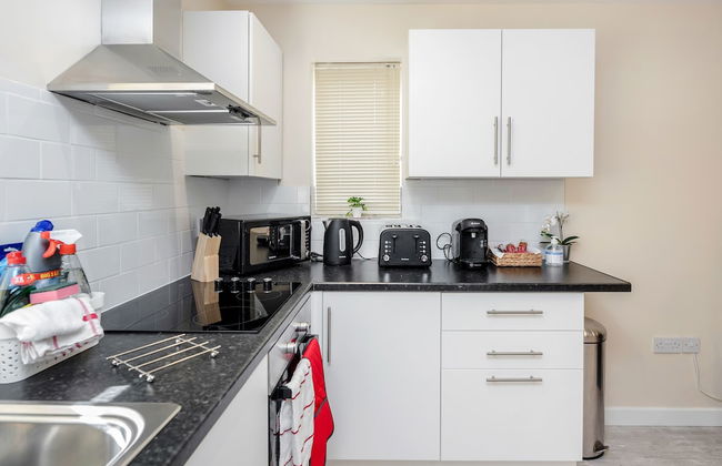 Bedford Hospitalsouth Wing4 Guests3 Bedswifi - Photo 14