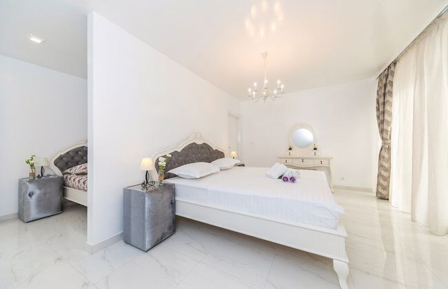 Beachfront Villa Baronessa with Pool - Photo 6