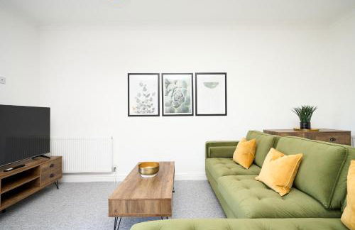 Riviera View - A Stunning Large 1 Bed Apt - Private Parking - 5 Mins To Beach - Dog Friendly - Close To Ventnor, Shanklin & Sandown - Ideal For Friends, Families & Business Travellers - Managed By "Greenstay Serviced Accommodation" - Foto 3