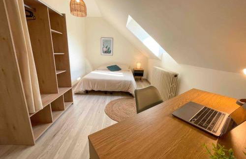 4 Ch - 10 pers - Grande Maison - Parking - Jardin - BBQ - Foto 36