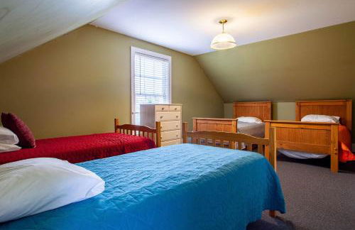 Chesapeake Waterfront - 7BR 5BA - Beach Pool Dock - Foto 33