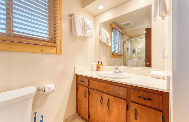 Lake + Beach Access, Pool, Tennis Walk to Chambers Tahoe Timber by Avantstay - Foto 23