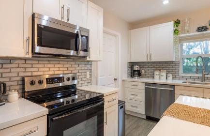 Hot Tub Firepit Deck 10mins to Beach Near Las Olas Middle Terrace Cottage by AvantStay - Foto 13