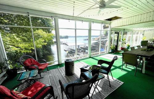 Serene Duplex Lakefront Retreat: sleeps up to 20 - Foto 27