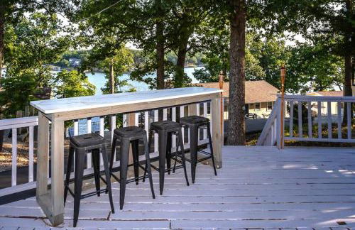 Funky Little Lakehouse - private dock and sunset view - Foto 1