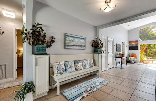 South Florida Spacious Oasis 4BR Retreat with 2 King Beds, Amazing Pool, near Beaches - Photo 37