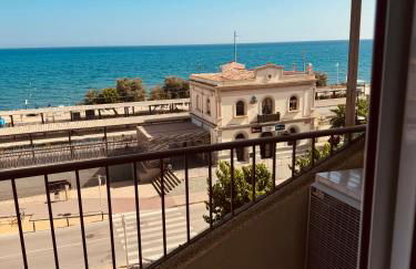 Apartamento en 1ª línea con vistas al mar cerca de Barcelona - Photo 10