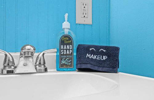 Cozy & Creative Top Unit in Lou's Arts District - Foto 54