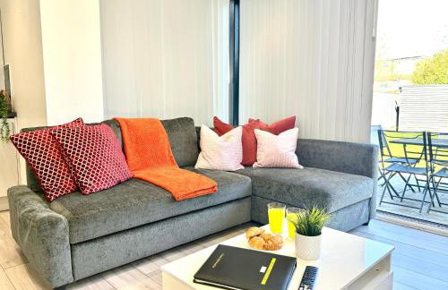 Evergreen Lodge - Two Bed Lux Flat - Parking, Garden, Patio, WIFI, Netflix - Close to Blenheim Palace & Oxford - F3 - Photo 1