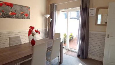 Home from Home near LFC & train station - Foto 4