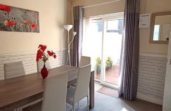 Home from Home near LFC & train station - Foto 4