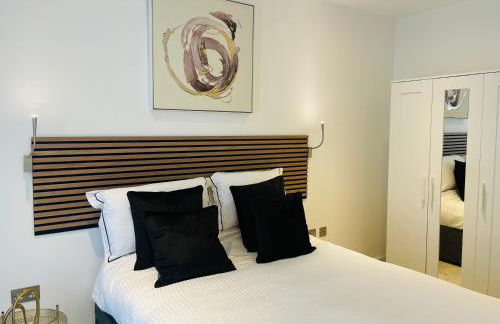 Extra large spacious 1 Bedroom private apartment, Nr St Albans City Station, Business, contractor, Parking, WiFi - Photo 9