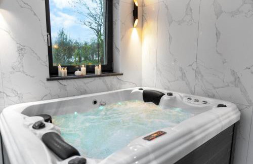 Charming Villa Harmonia with Heated pool and Indoor Jacuzzi surrounded by nature - Photo 3