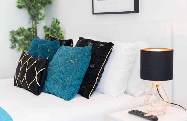 Four Bedroom House With Garden and Parking in West Midlands - Foto 1