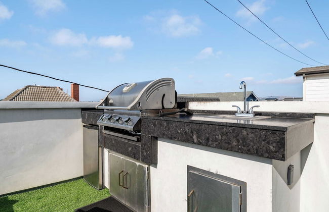 Private Rooftop + Steps to the Beach Chic Design Seaside Style by Avantstay - Photo 48