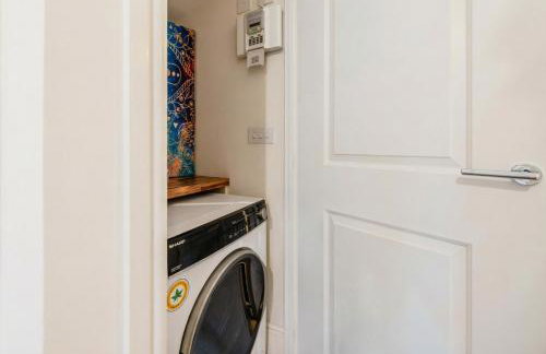 Family-Friendly 4-Bedroom House in Moston with Parking and Garden - Foto 34