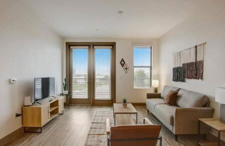 Modern 2BR CozySuites on Town Lake waterfront 13 - Foto 3