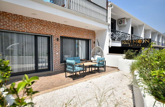 Red Moon Suites - Photo 33