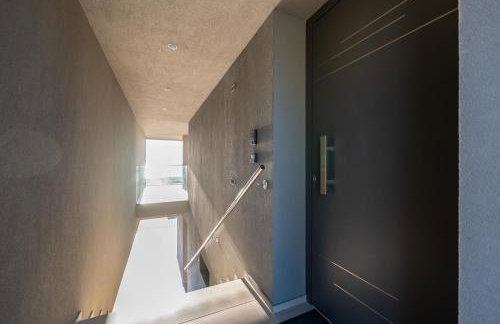 Sun and Sea Apartment - Beachfront, 2 Bedrooms with Sea View & Garden - Photo 48