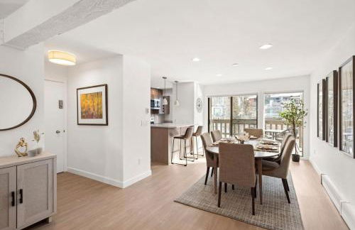 Renovated Riverfront 3 BR, 2 BA with Pool - Walk to Town! - Foto 33