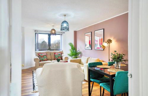 2BR Flat with Free Parking in Central Location - Foto 6