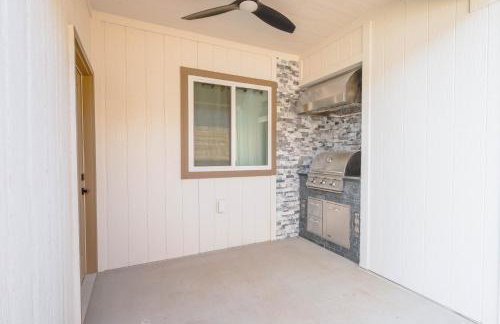 Brand New Cool Comfy Lawrence Retreat Duplex - Photo 32