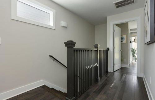 Modern Townhome, Large Game Room with Ping Pong, 10min to Downtown! Sleeps 10! - Foto 14