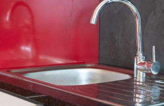 Modern Flat with Balcony & Garage by HostWise - Foto 19