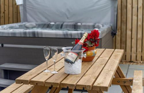 The Annexe, Luxury Property with Hot Tub at Pitilie Pods - Foto 17