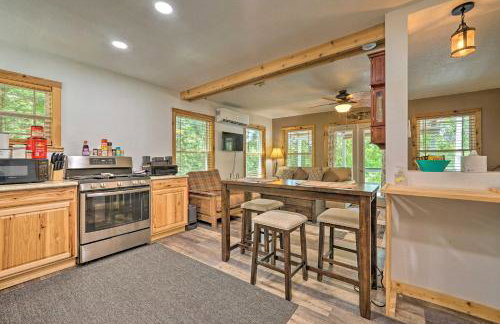 Waterfront Cottage in Fort Towson with 2 Decks! - Foto 9