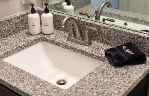 Cottage with 3 King Beds, 3 min to Marina, Fire Pit - Foto 55