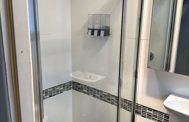 4 Bedroom Family Friendly Retreat - Photo 19