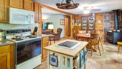 Pet-Friendly Elkins Vacation Rental with Decks! - Foto 2