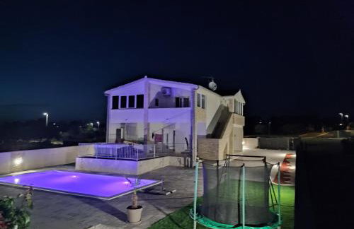 Villa SALT bazen,jacuzzy - Foto 13