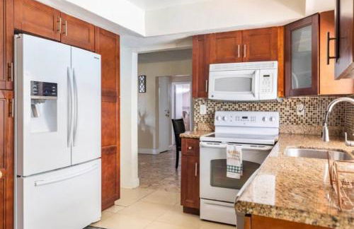 Awesome 4 bedroom pool house King bed - Foto 20