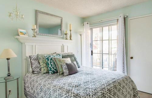 Glamorous Regal Design Home with Private Patio and Garage - Foto 17