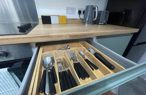 Stylish 3BR 18mins to Peak District,Free, Parking Wifi,Netflix ,Sky Sports - Photo 12