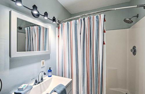 Ski-InandSki-Out Tenney Mountain Condo with Fireplace! - Foto 18