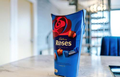 Stylish Penthouse, Free Parking, Pool Table, PS4 - Foto 8