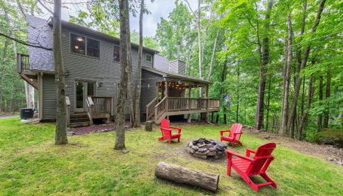 Bear Trail Chalet by Avantstay Retreat w/ Outdoor Living Deck & Fire Pit - Foto 3, Other