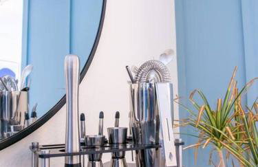 [L] House of Blues minutes KU/Mass & Shopping - Photo 22