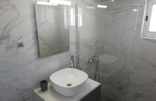 Comfortable Apartment Close to the Airport - Photo 14