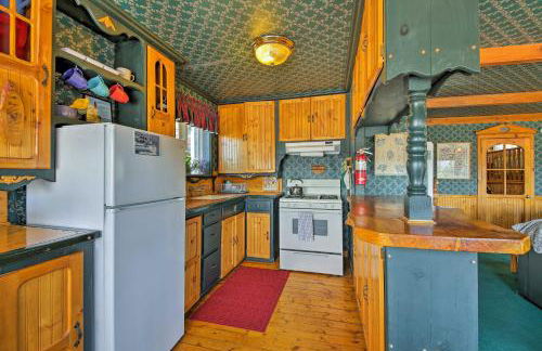 Walk to Lake Cabin with Deck and Views in Fawnskin - Foto 7