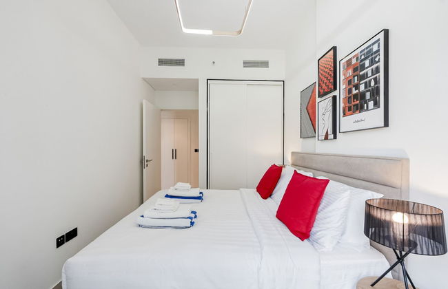 Luxury at Socio Dubai Hills 2 Beds Sleeps 4 - Photo 15